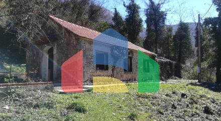 Каменный дом под реставрацию и участки с руинами расположены в пос. Доне Леденице