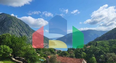 Участок с видом на море и природным водопадом недалеко от Котора