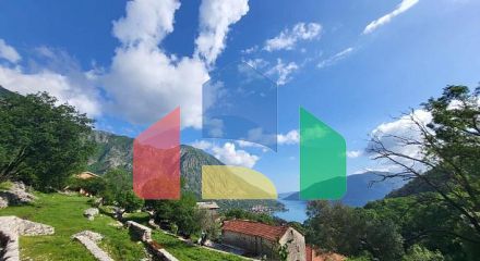 Участок с видом на море и природным водопадом недалеко от Котора Участок с видом на море и природным водопадом недалеко от Котора