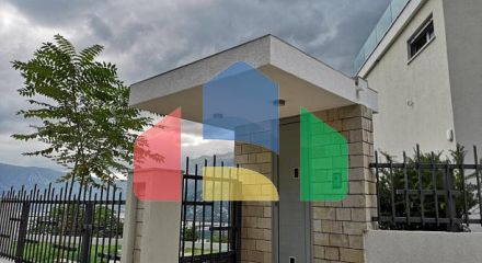 Трехэтажный дом в Рисане Трехэтажный дом в Рисане