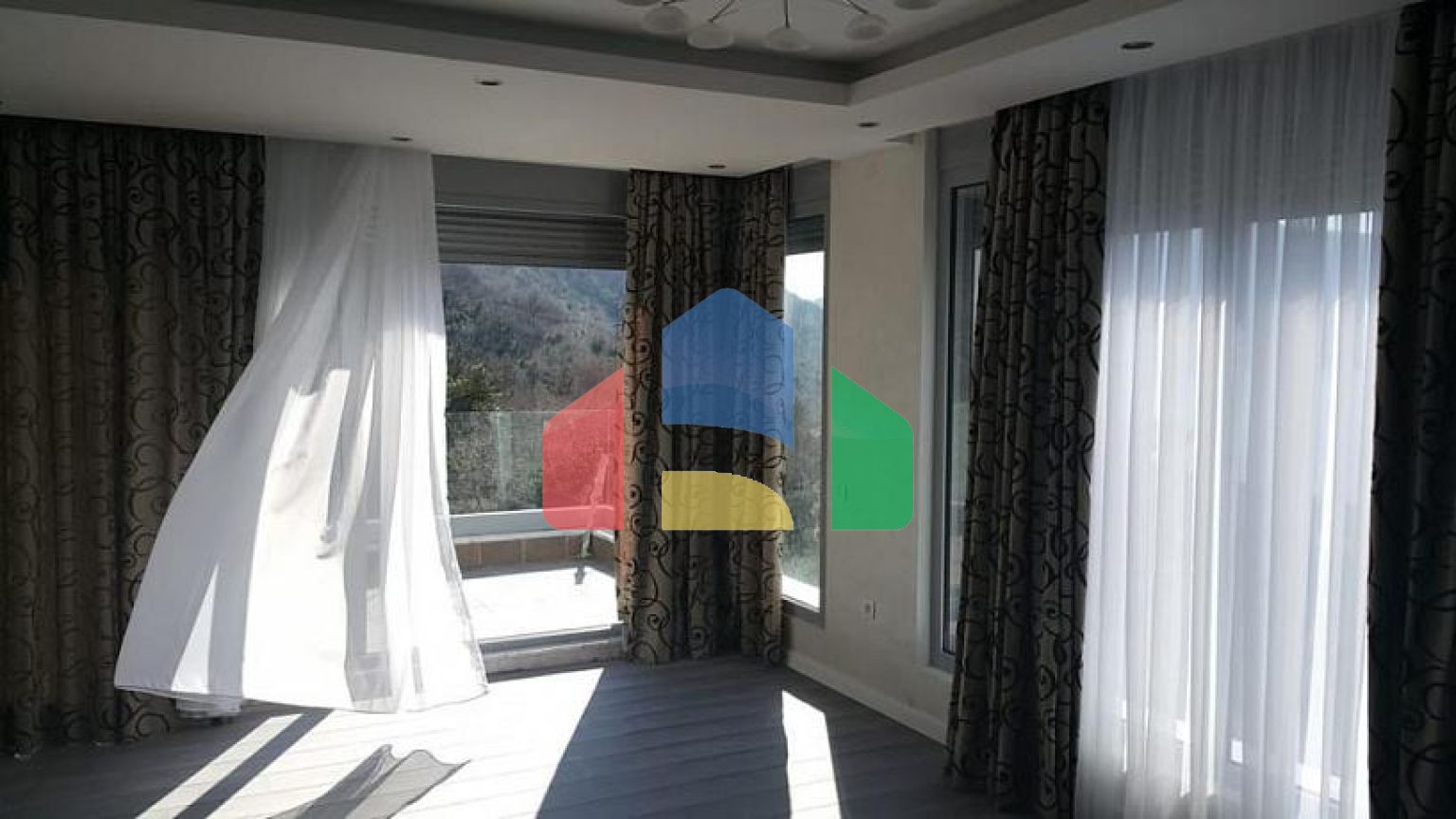 Трехэтажный дом в Рисане