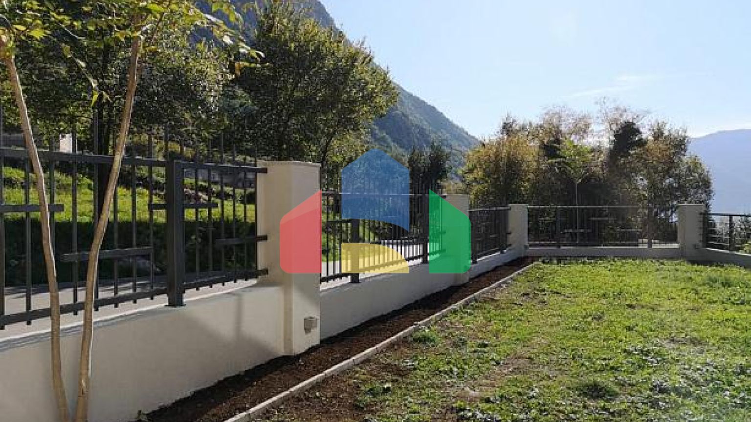 Трехэтажный дом в Рисане