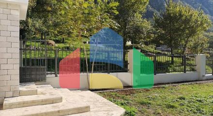 Трехэтажный дом в Рисане Трехэтажный дом в Рисане