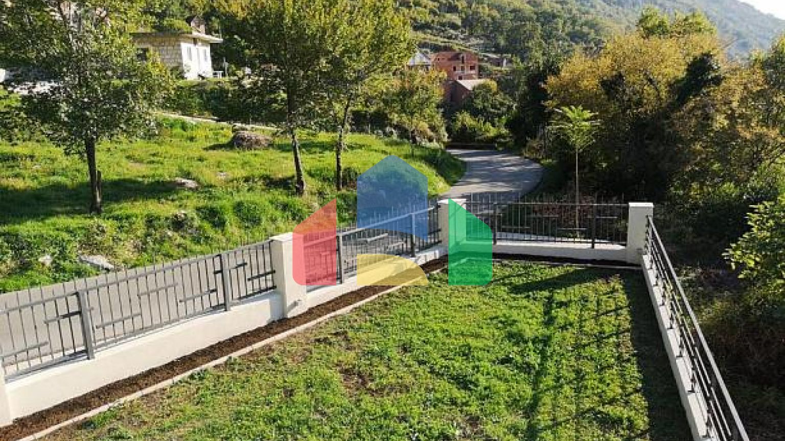 Трехэтажный дом в Рисане