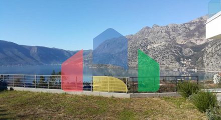 Трехэтажный дом в Рисане Трехэтажный дом в Рисане