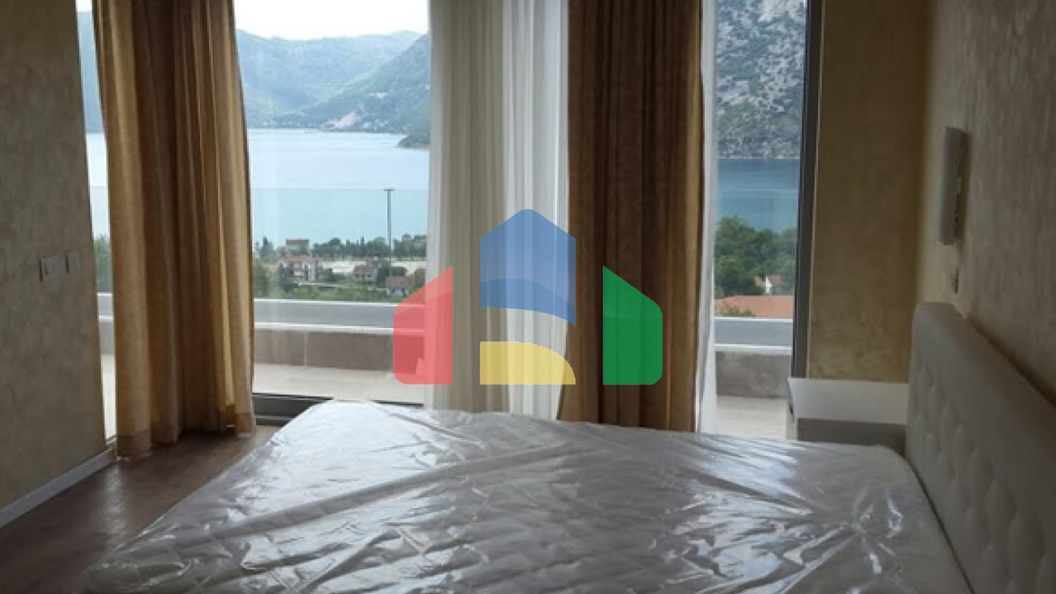 Трехэтажный дом в Рисане