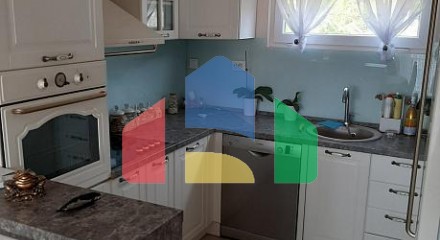 Просторный двухэтажный дом с красивым двором