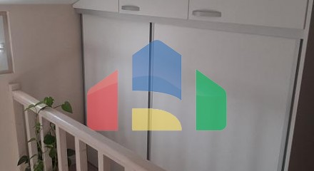 Просторный двухэтажный дом с красивым двором