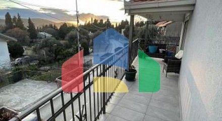 Просторный двухэтажный дом с красивым двором