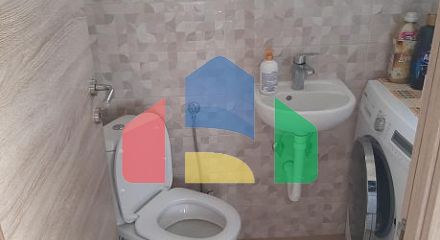 Просторный двухэтажный дом с красивым двором Просторный двухэтажный дом с красивым двором