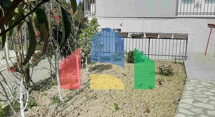 Просторный двухэтажный дом с красивым двором Просторный двухэтажный дом с красивым двором