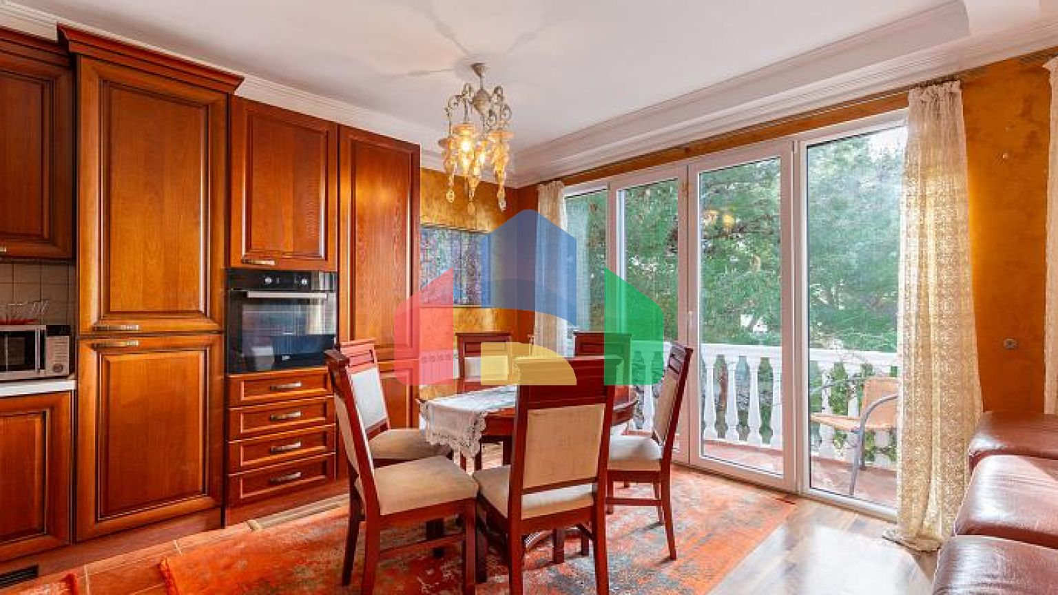 Трёхэтажный семейный дом в Шушань