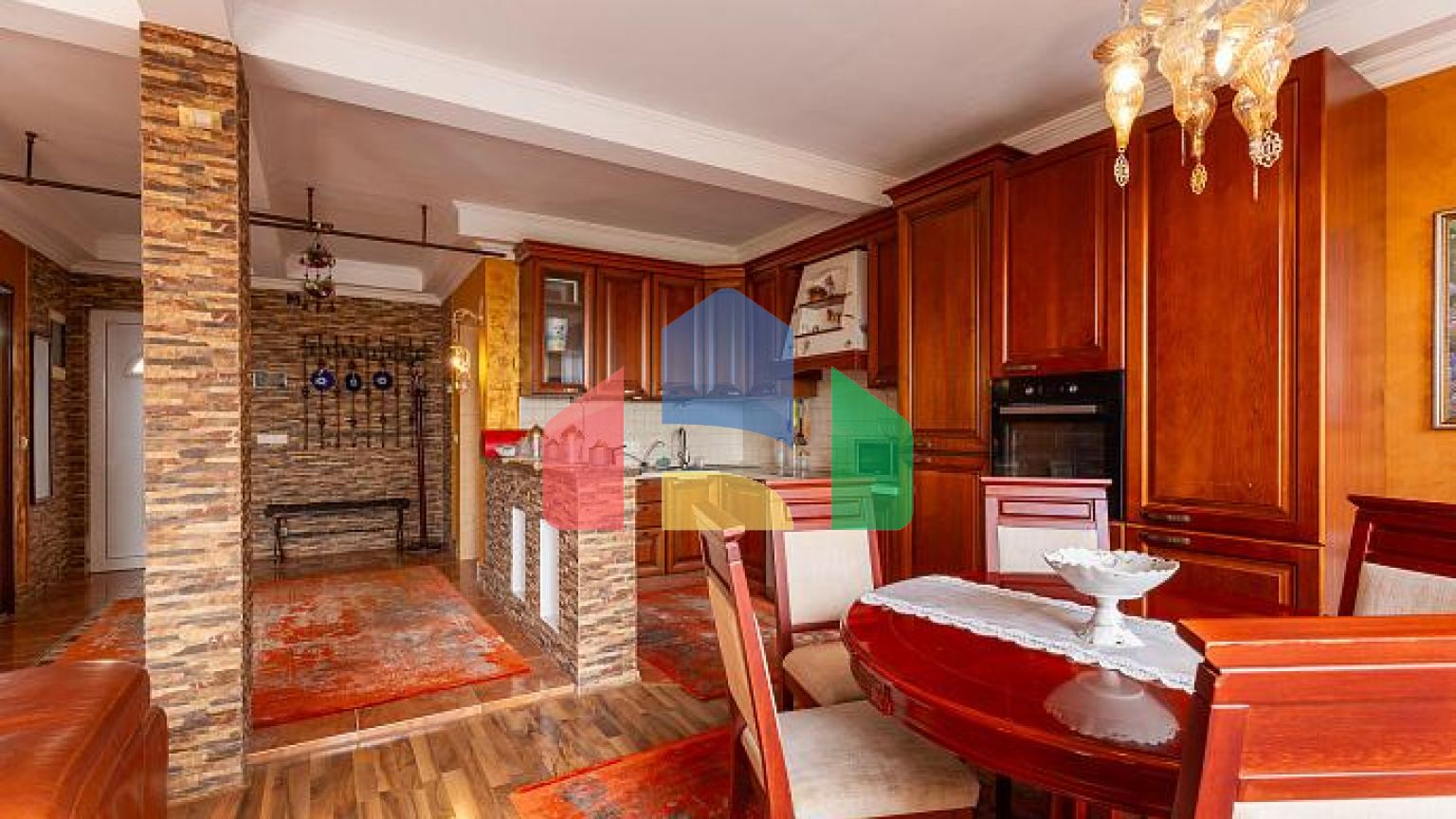 Трёхэтажный семейный дом в Шушань