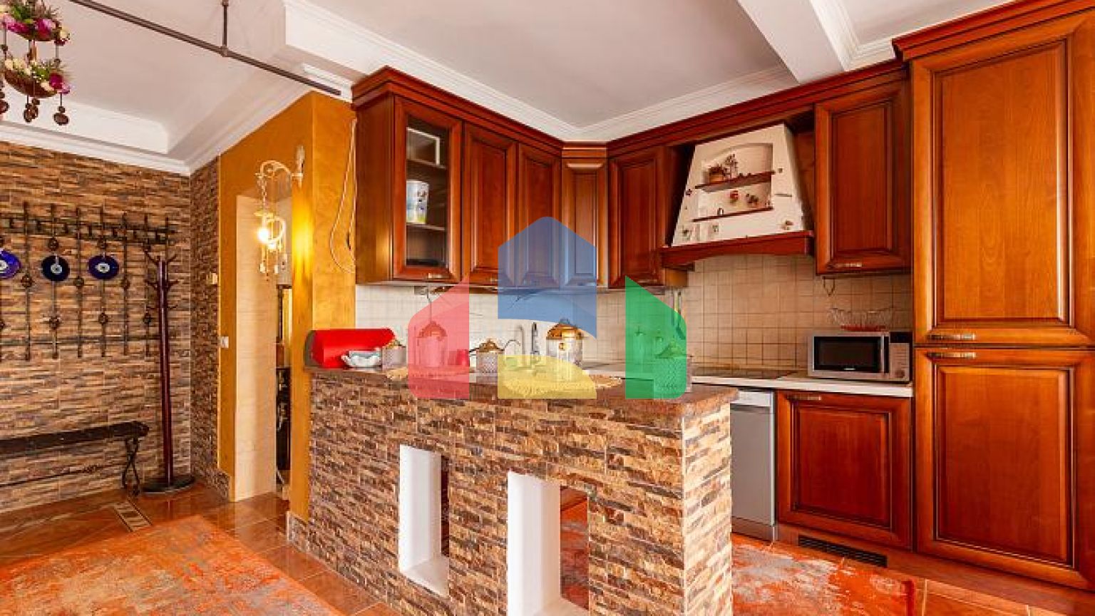 Трёхэтажный семейный дом в Шушань