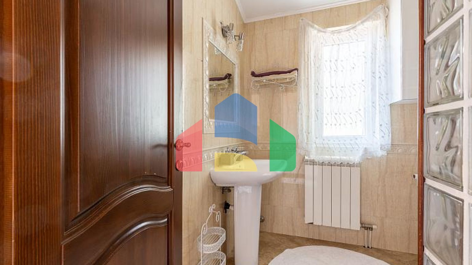 Трёхэтажный семейный дом в Шушань