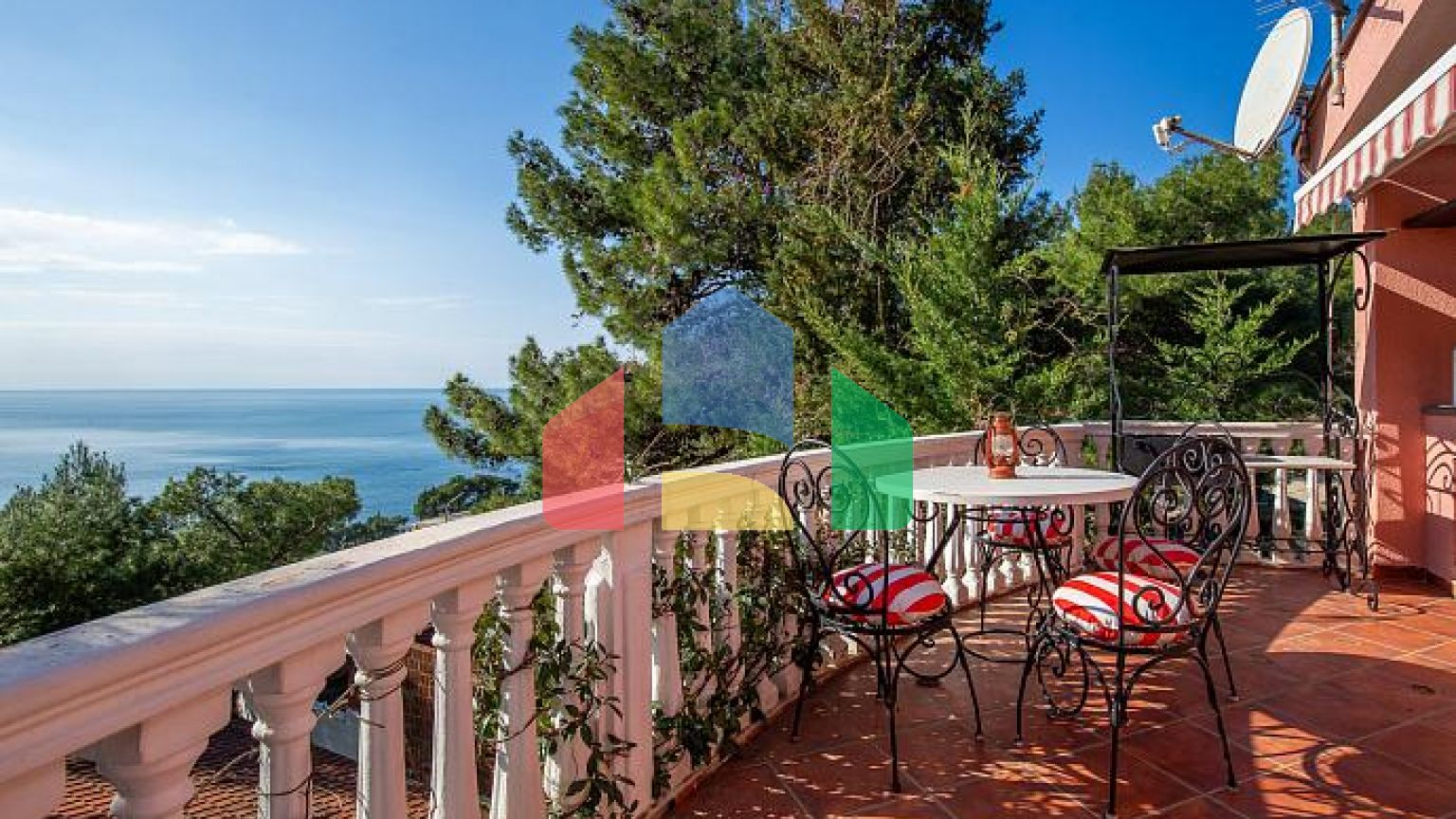 Трёхэтажный семейный дом в Шушань