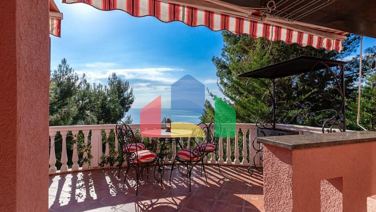 Трёхэтажный семейный дом в Шушань