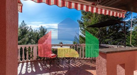 Трёхэтажный семейный дом в Шушань