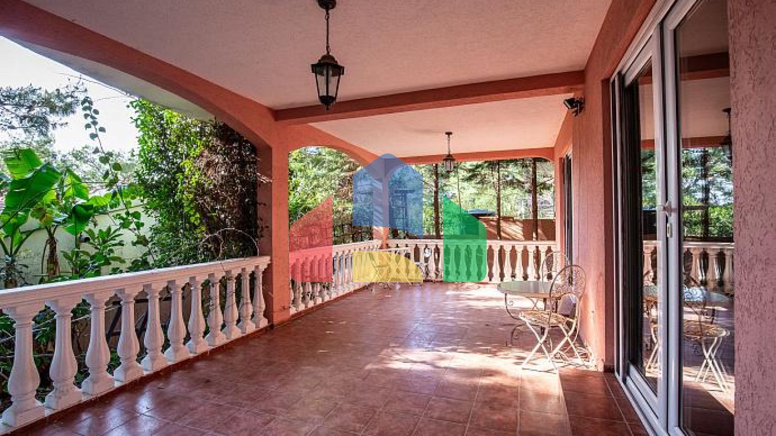 Трёхэтажный семейный дом в Шушань