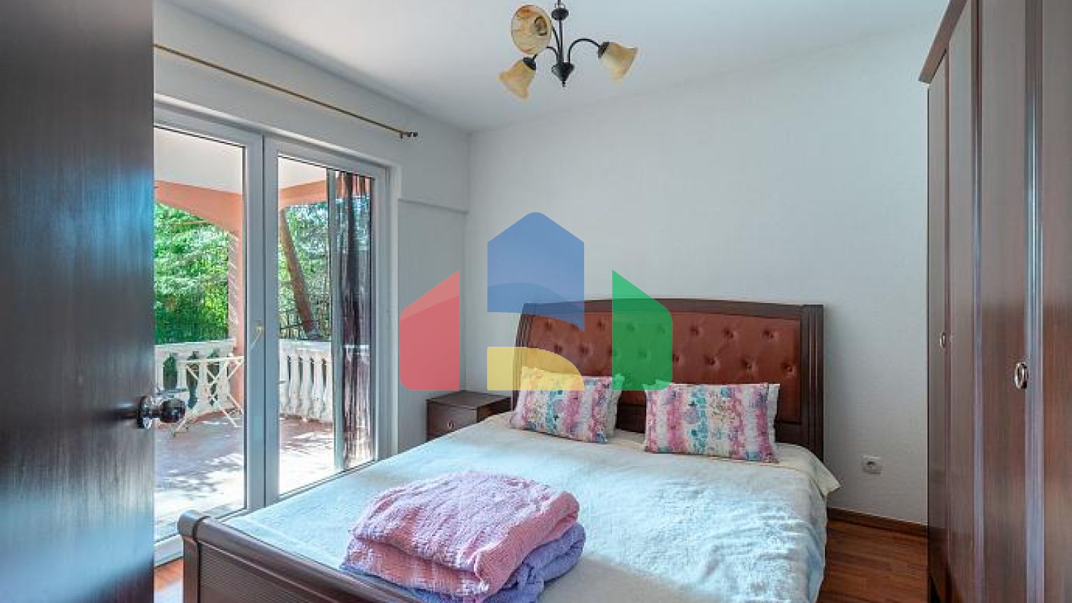 Трёхэтажный семейный дом в Шушань