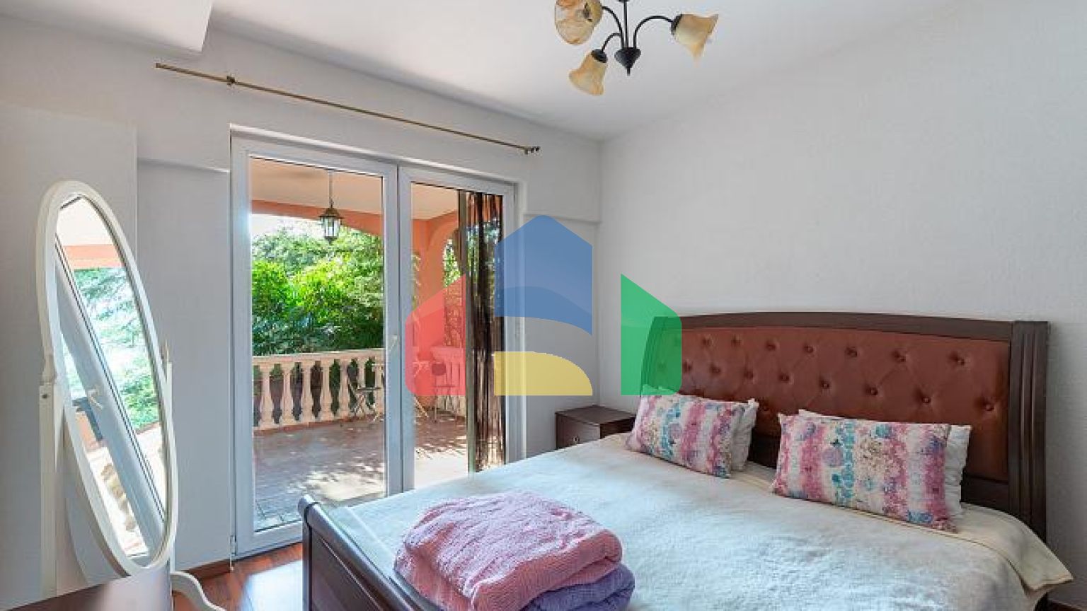 Трёхэтажный семейный дом в Шушань