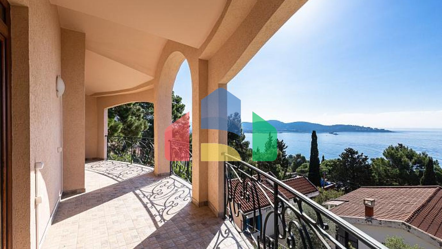 Современная вилла в Шушане с прекрасным видом на море