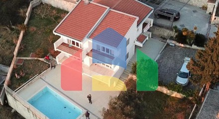 Two-storey house with panoramic sea views
