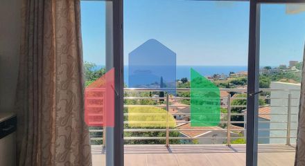 Двухэтажный дом с панорамным видом на море