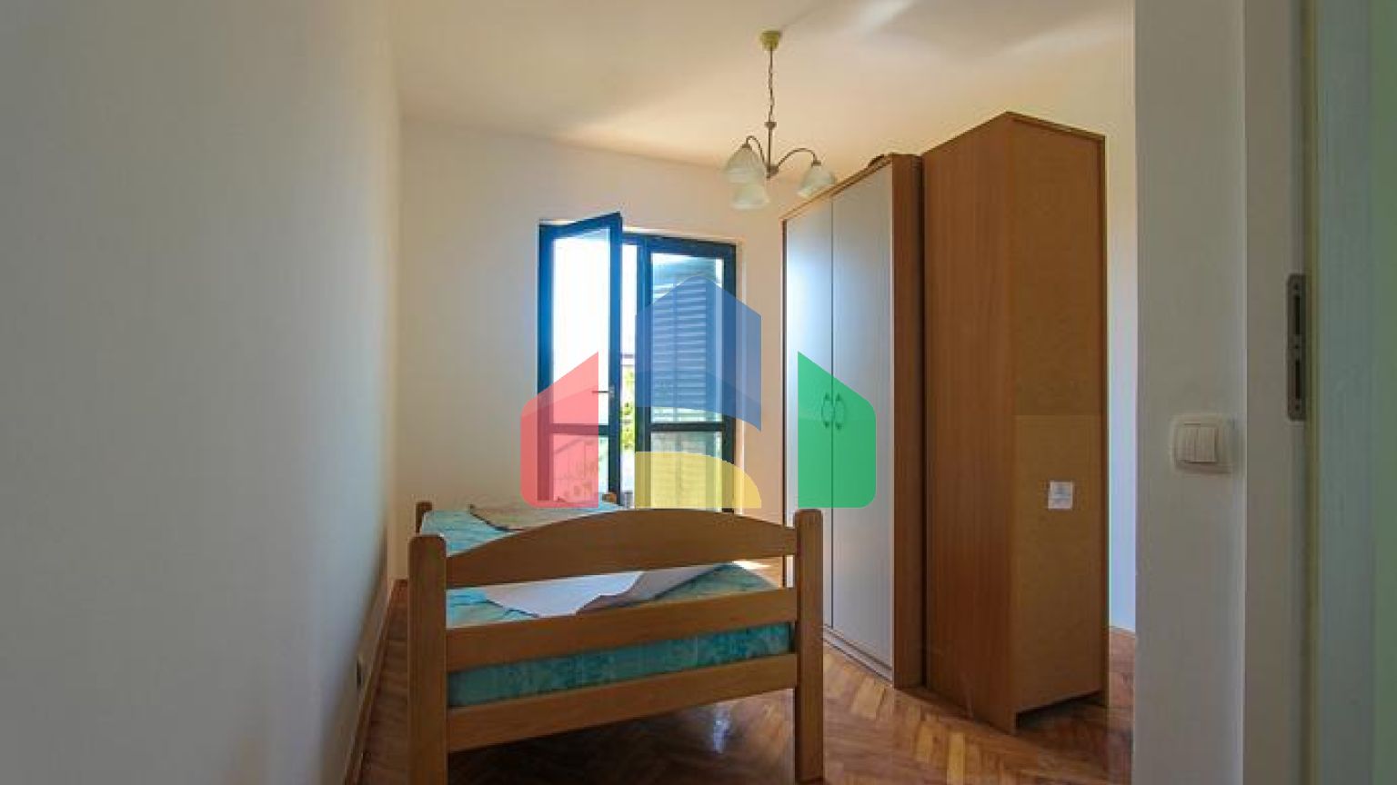 На продажу просторный дом в Баре