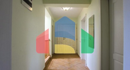 На продажу просторный дом в Баре