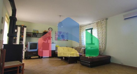На продажу просторный дом в Баре
