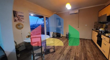 Three-storey house with sea view for sale