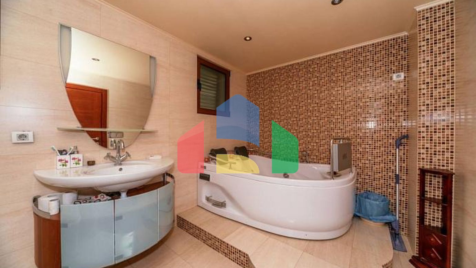 Пятикомнатный дуплекс в Баре недалеко от моря