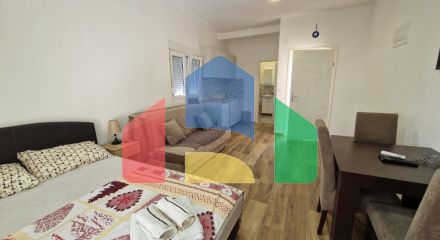 Дом с четырьмя квартирами в Заградже, Бар