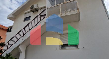 Three-storey large house with a garage in Sutomore