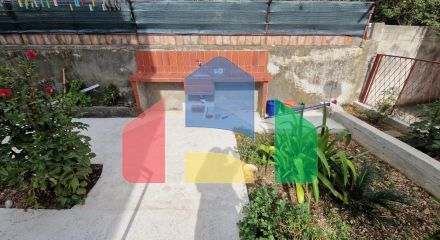 Three-storey large house with a garage in Sutomore