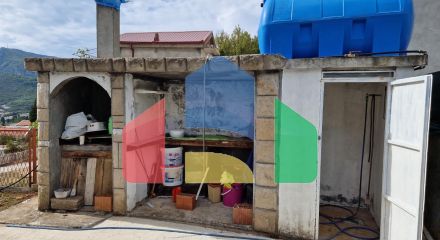 Three-storey large house with a garage in Sutomore
