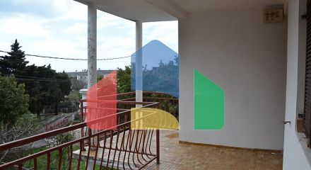 Legal house with a spacious plot in Sutomore