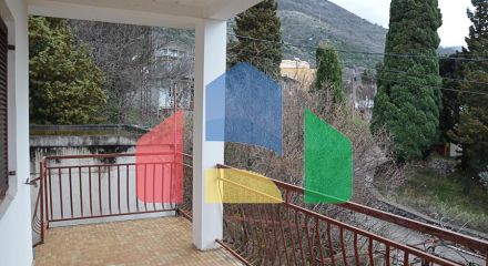 Legal house with a spacious plot in Sutomore