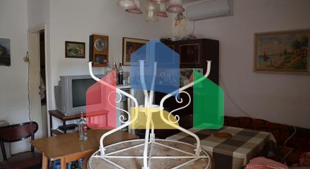 Legal house with a spacious plot in Sutomore