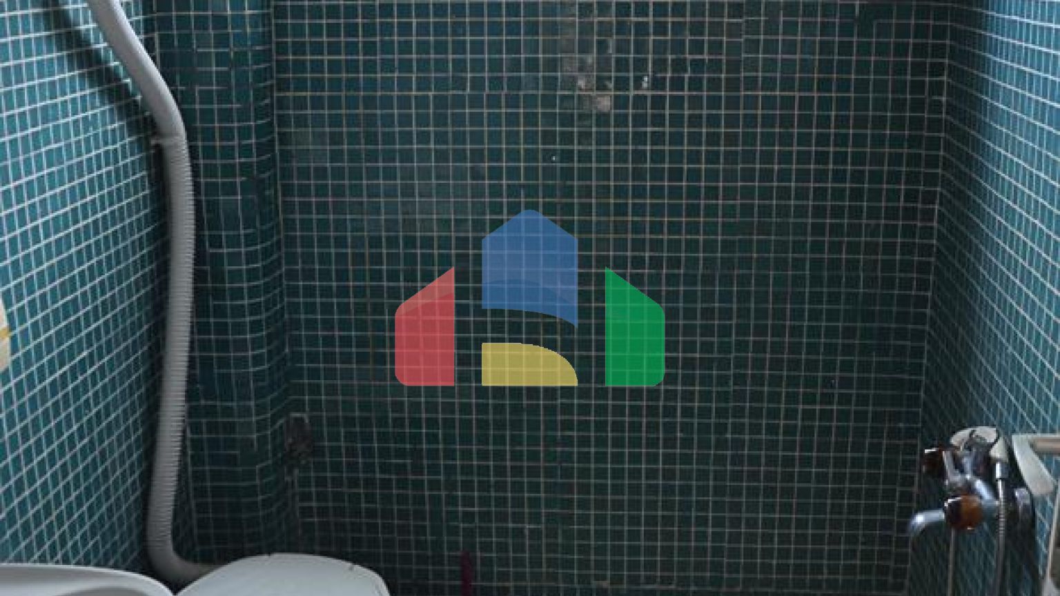 Легальный дом с просторным участком в Сутоморе