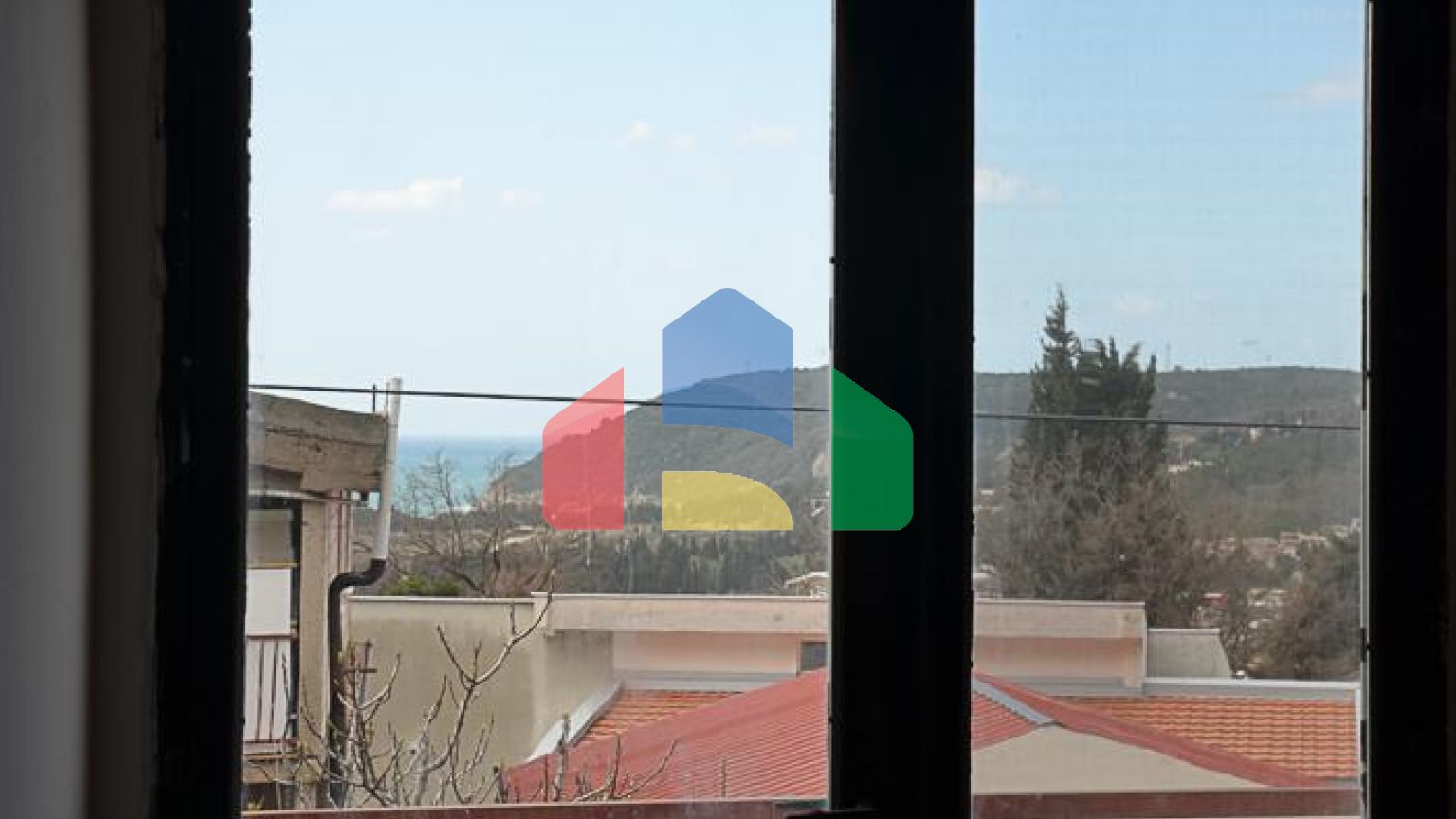 Легальный дом с просторным участком в Сутоморе