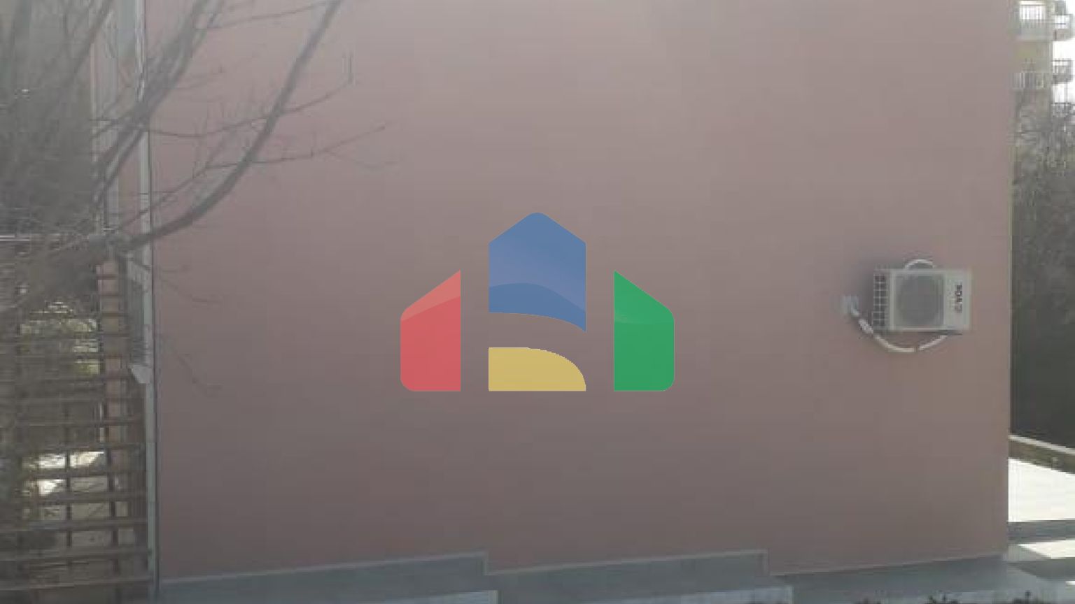 Трехэтажный дом в Сутоморе