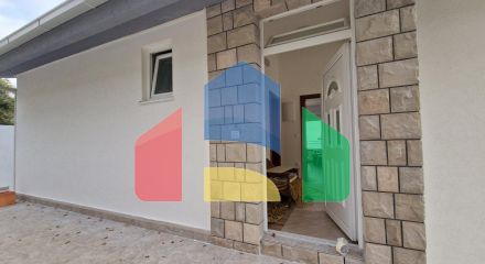 Двухэтажная вилла в Заградже с большим участком