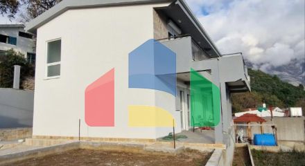 Двухэтажная вилла в Заградже с большим участком