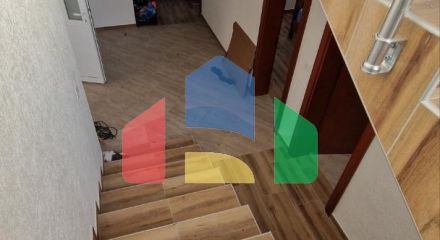 Двухэтажная вилла в Заградже с большим участком