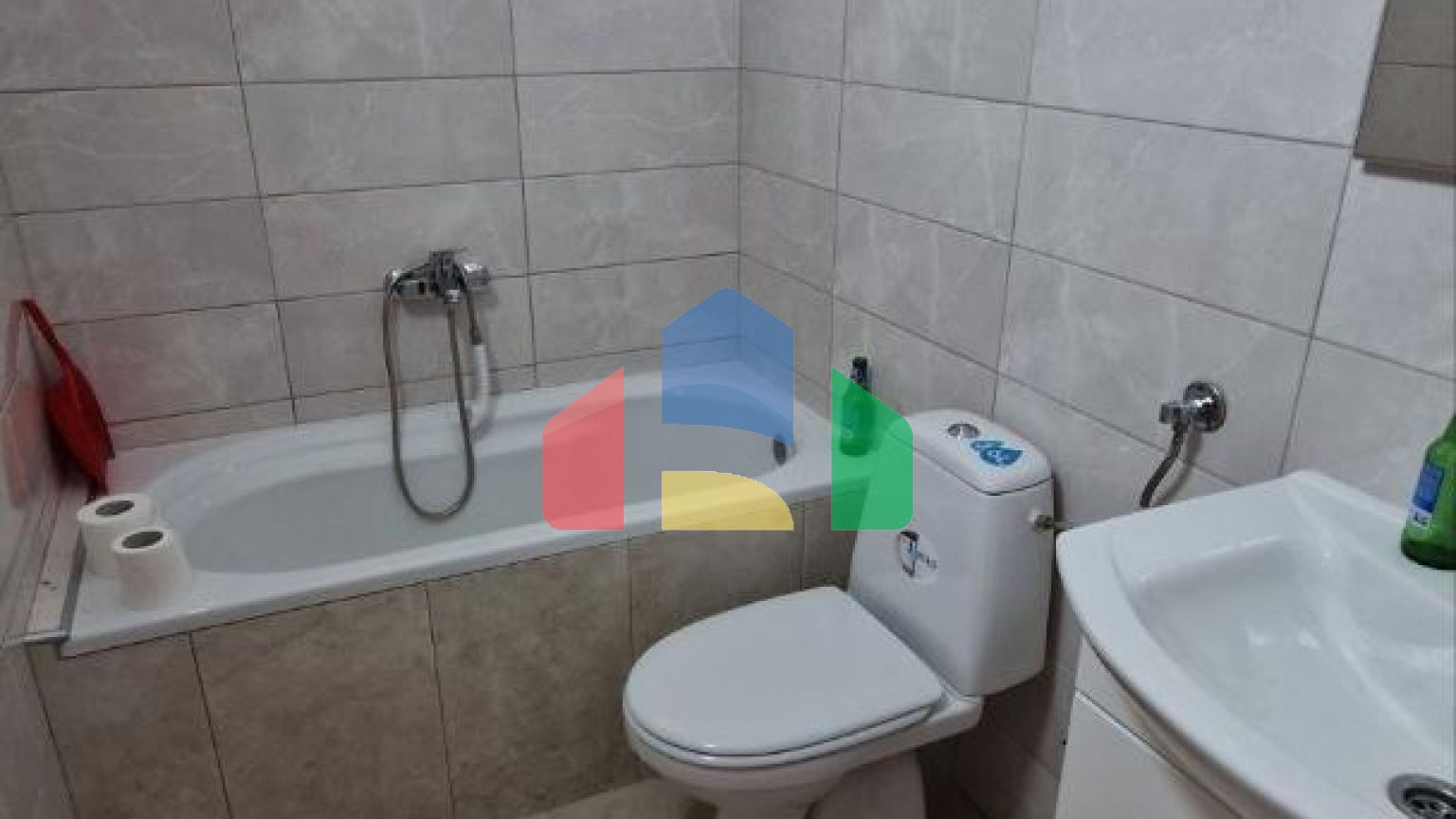 Двухэтажная вилла в Заградже с большим участком