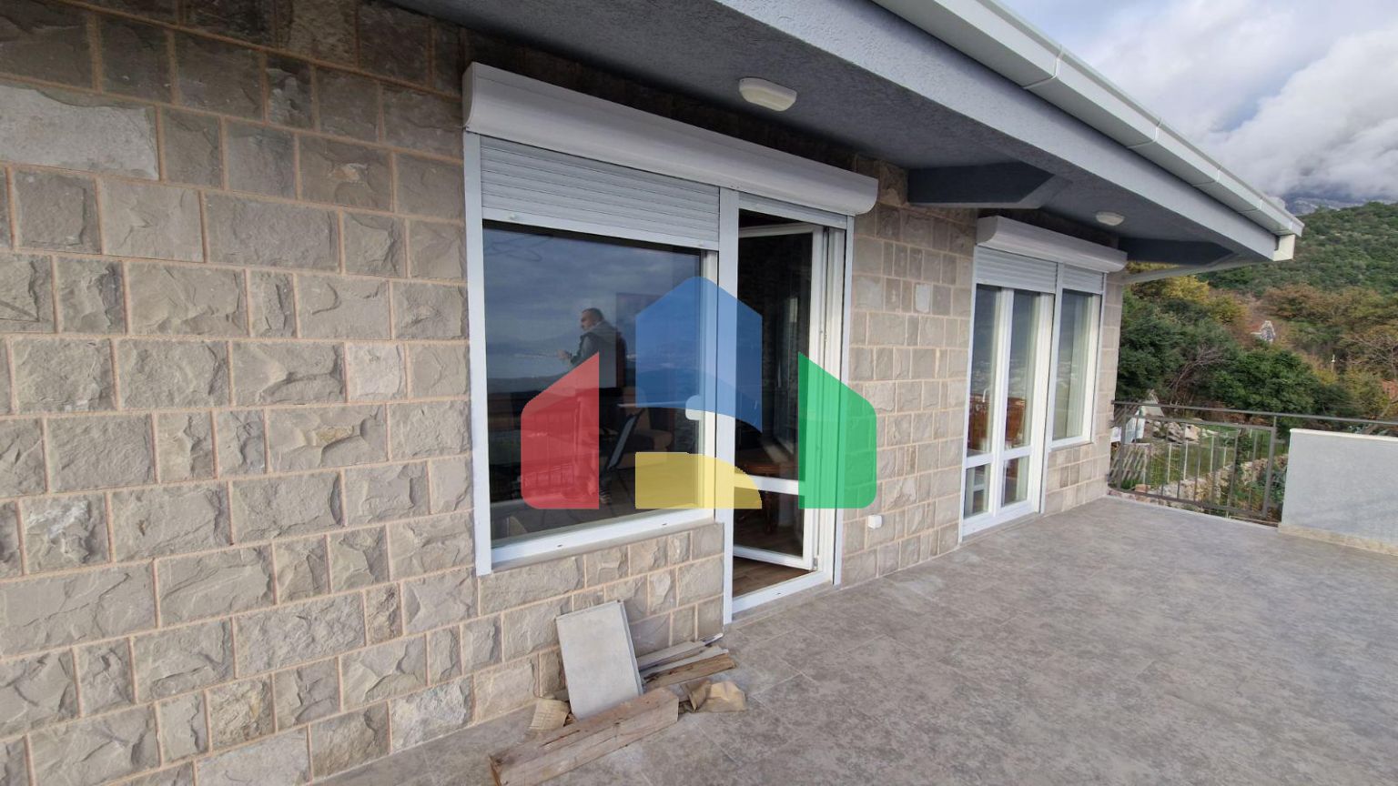 Двухэтажная вилла в Заградже с большим участком