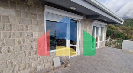 Двухэтажная вилла в Заградже с большим участком