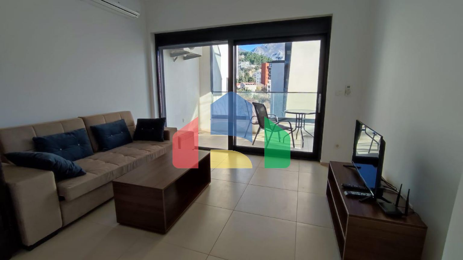 Квартиры в новом доме в Сутоморе близко к морю